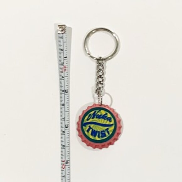 Fallout 4 Nuka Twist Cap Keychain - 3.5inch Gaming Keychain - Picture 7 of 7
